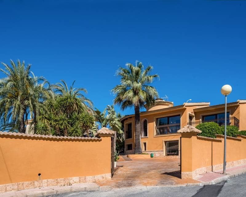 4 bedroom Villa for sale in Ciudad Quesada with pool - € 895,000 (Ref: 8393254)