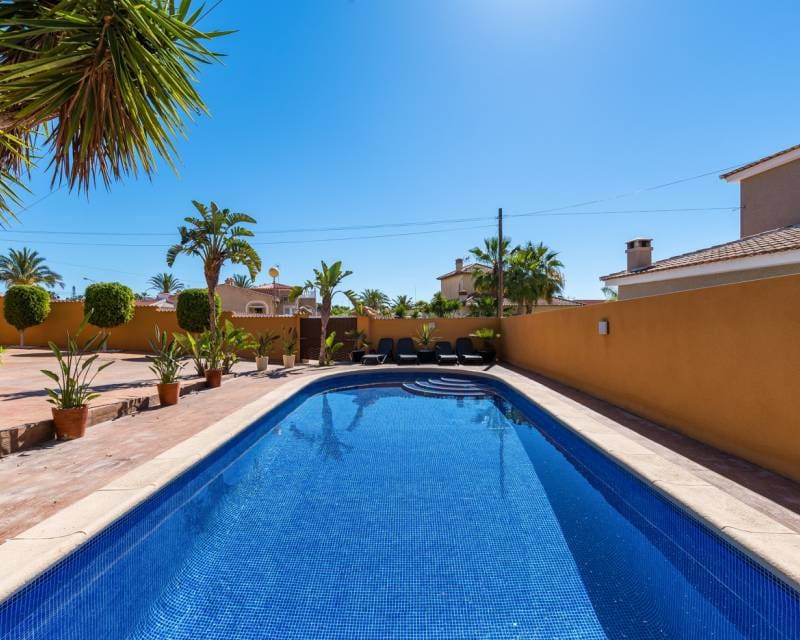 4 bedroom Villa for sale in Ciudad Quesada with pool - € 895,000 (Ref: 8393254)