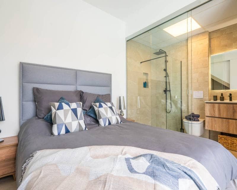 Chalet de 3 habitaciones en Roldan en venta con piscina - 379.950 € (Ref: 8394117)