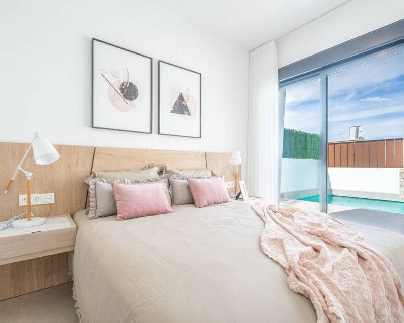 Chalet de 3 habitaciones en Roldan en venta con piscina - 379.950 € (Ref: 8394117)