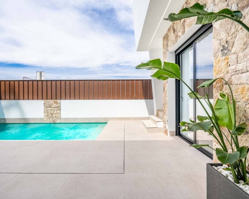 Chalet de 3 habitaciones en Roldan en venta con piscina - 379.950 € (Ref: 8394117)