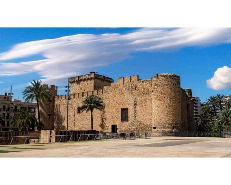 3 soveværelse Semi-Rækkehus til salg i Monforte del Cid med swimmingpool - € 895.000 (Ref: 8397284)