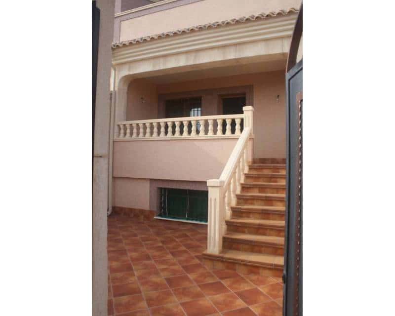 2 soveværelse Rækkehus til salg i Torrevieja med swimmingpool garage - € 330.000 (Ref: 8402470)