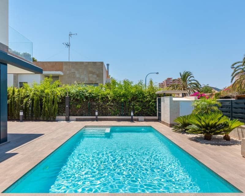 2 slaapkamer Villa te koop in La Manga del Mar Menor met zwembad garage - € 455.000 (Ref: 8408785)
