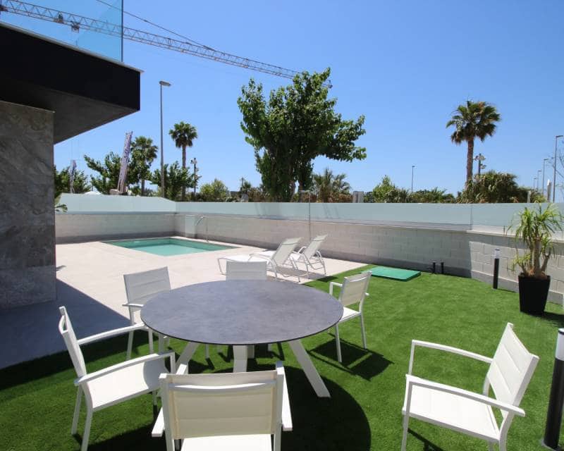 3 bedroom Semi-detached Villa for sale in Pilar de la Horadada with pool garage - € 600,000 (Ref: 8420091)