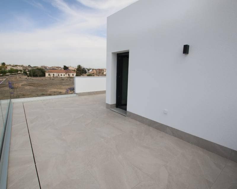 3 bedroom Semi-detached Villa for sale in Pilar de la Horadada with pool garage - € 600,000 (Ref: 8420091)