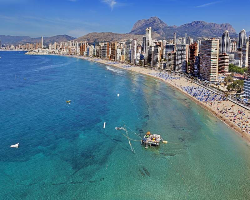 Chalet de 4 habitaciones en Finestrat en venta con piscina garaje - 555.000 € (Ref: 8433687)