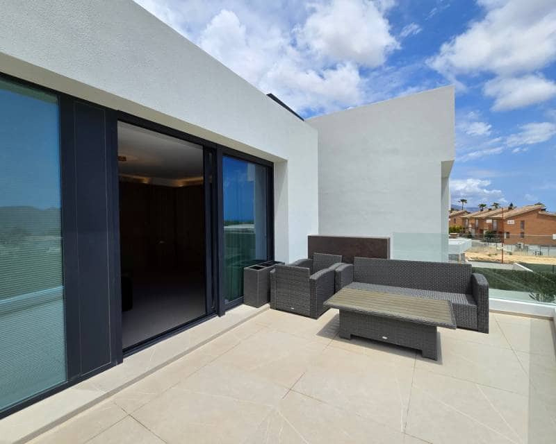 4 soveværelse Semi-Rækkehus til salg i La Nucia med swimmingpool garage - € 1.150.000 (Ref: 8478688)