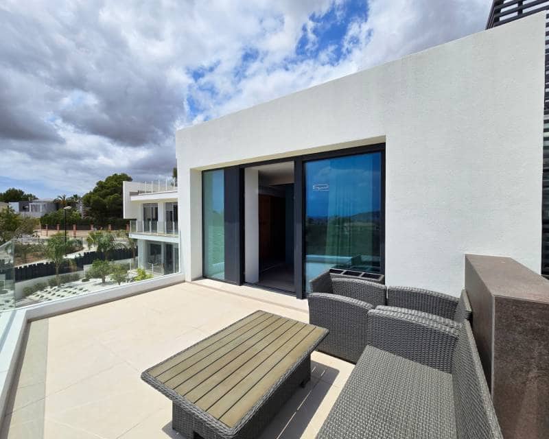 4 soveværelse Semi-Rækkehus til salg i La Nucia med swimmingpool garage - € 1.150.000 (Ref: 8478688)