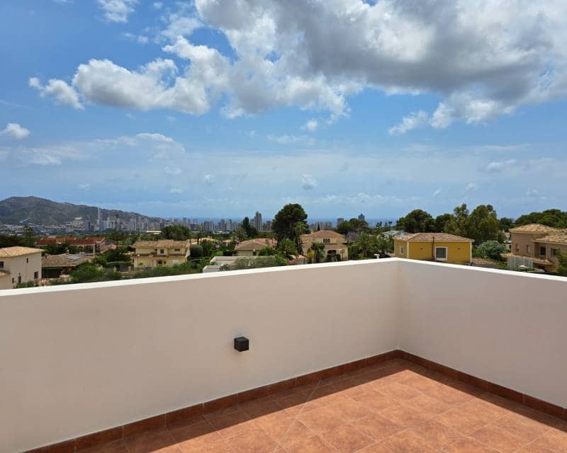 4 soveværelse Semi-Rækkehus til salg i La Nucia med swimmingpool garage - € 1.150.000 (Ref: 8478688)