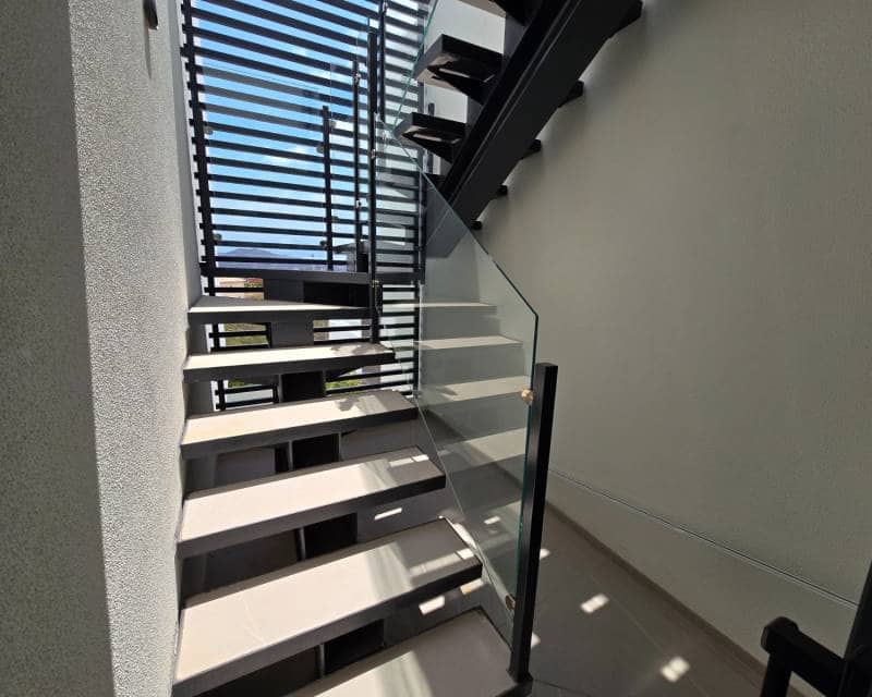 4 soveværelse Semi-Rækkehus til salg i La Nucia med swimmingpool garage - € 1.150.000 (Ref: 8478688)