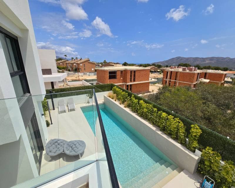 4 soveværelse Semi-Rækkehus til salg i La Nucia med swimmingpool garage - € 1.150.000 (Ref: 8478688)