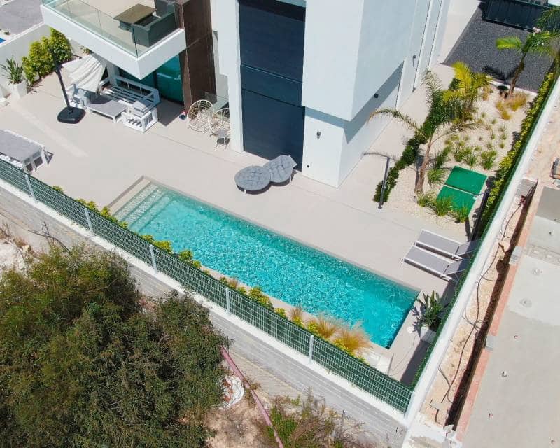 4 soveværelse Semi-Rækkehus til salg i La Nucia med swimmingpool garage - € 1.150.000 (Ref: 8478688)