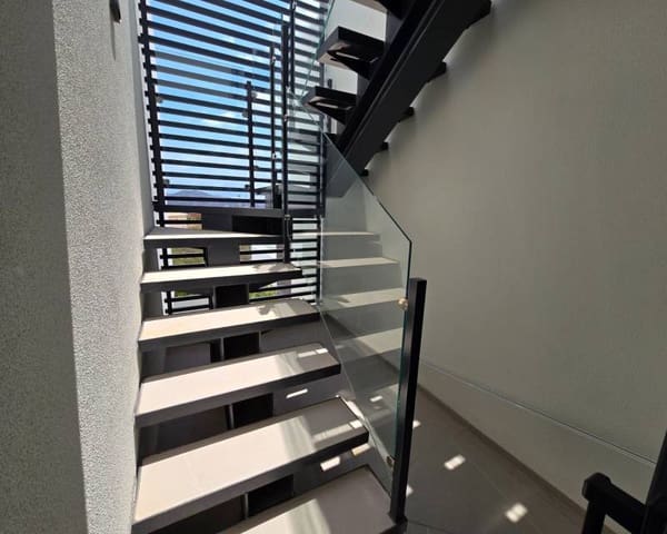 4 soverom Kjedet enebolig til salgs i Barranco Hondo, La Nucia med svømmebasseng garasje - € 1 150 000 (Ref: 8478688)