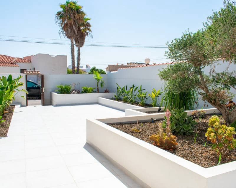 4 bedroom Villa for sale in Torrevieja with pool garage - € 749,000 (Ref: 8497920)