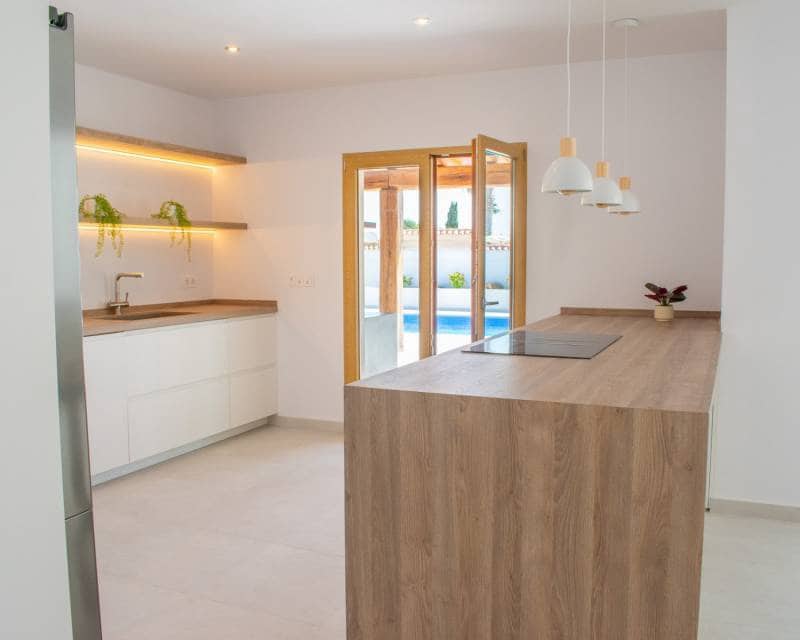 4 bedroom Villa for sale in Torrevieja with pool garage - € 749,000 (Ref: 8497920)