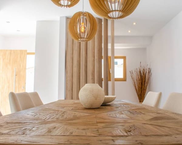 4 Zimmer Villa zu verkaufen in El Chaparral - La Siesta - La Torreta, Torrevieja mit Pool Garage - 749.000 € (Ref: 8497920)