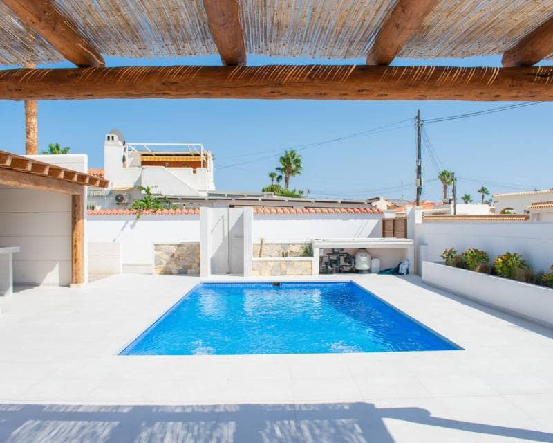 4 bedroom Villa for sale in Torrevieja with pool garage - € 749,000 (Ref: 8497920)