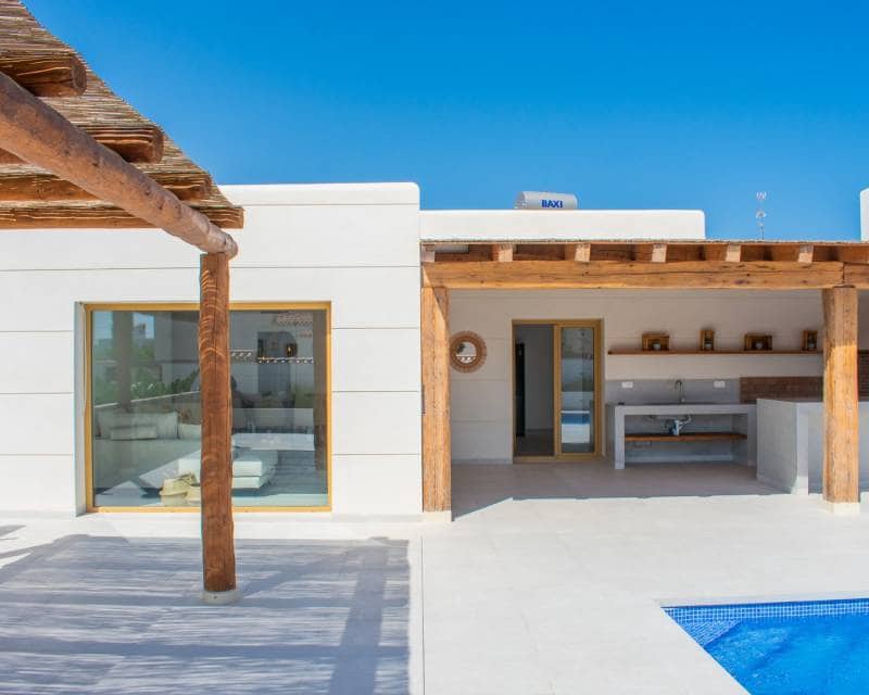 4 bedroom Villa for sale in Torrevieja with pool garage - € 749,000 (Ref: 8497920)