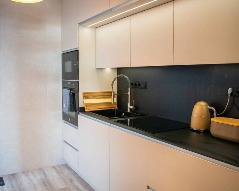 3 soverom Rekkehus til salgs i Torrevieja med svømmebasseng garasje - € 299 000 (Ref: 8533101)