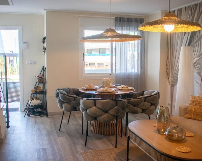3 soverom Rekkehus til salgs i Torrevieja med svømmebasseng garasje - € 299 000 (Ref: 8533101)
