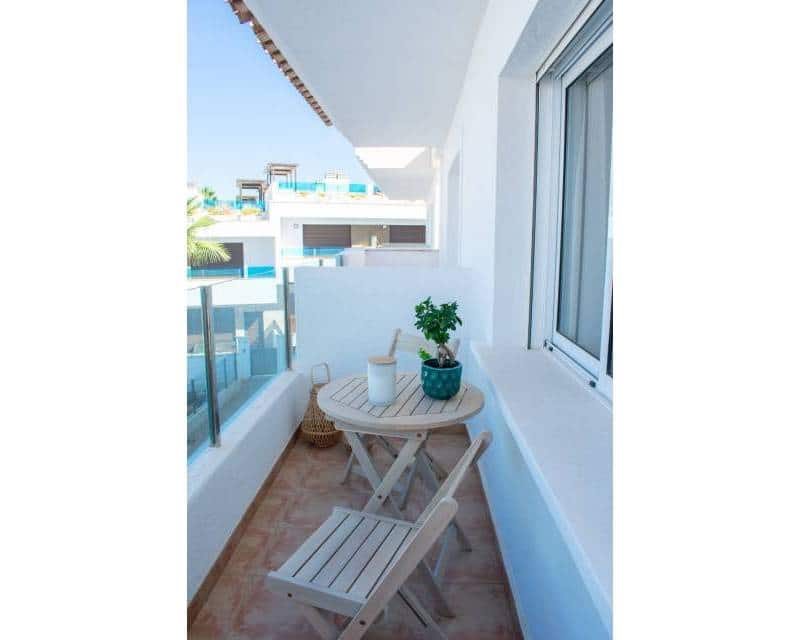 3 soverom Rekkehus til salgs i Torrevieja med svømmebasseng garasje - € 299 000 (Ref: 8533101)