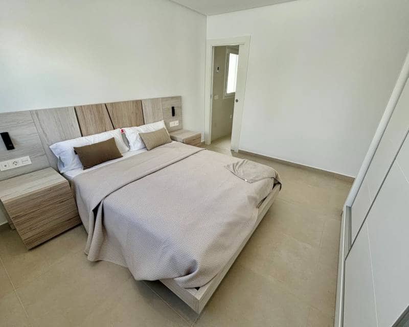 Chalet de 3 habitaciones en Benijófar en venta con piscina garaje - 478.732 € (Ref: 8598119)