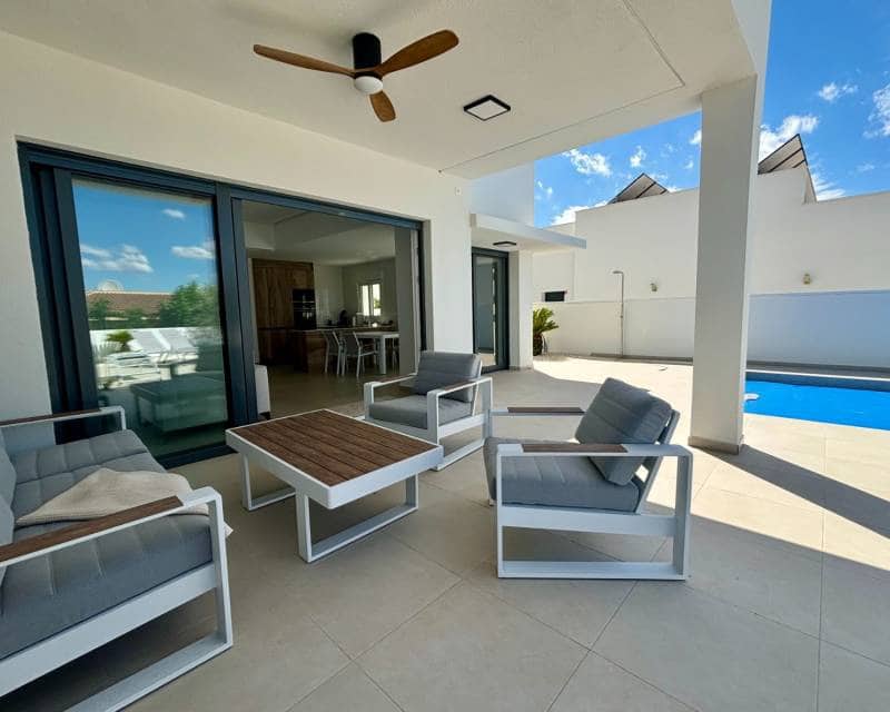 Chalet de 3 habitaciones en Benijófar en venta con piscina garaje - 478.732 € (Ref: 8598119)