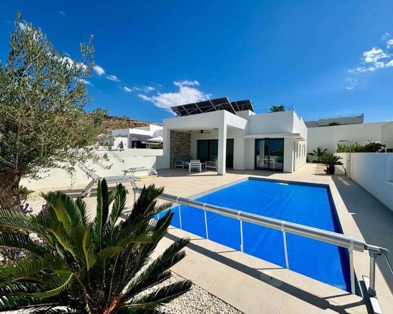 Chalet de 3 habitaciones en Benijófar en venta con piscina garaje - 478.732 € (Ref: 8598119)