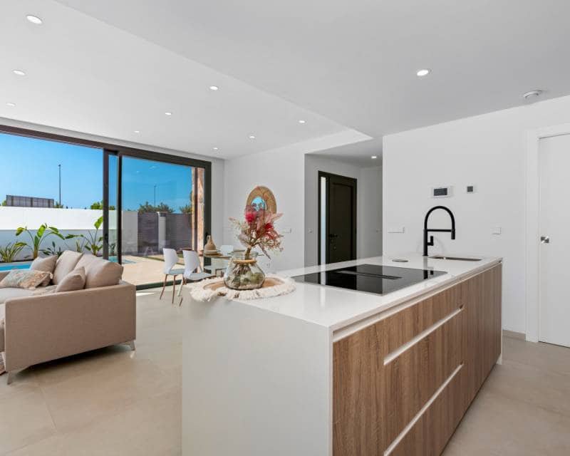 3 Zimmer Villa zu verkaufen in Los Alcazares mit Pool Garage - 749.900 € (Ref: 8609204)