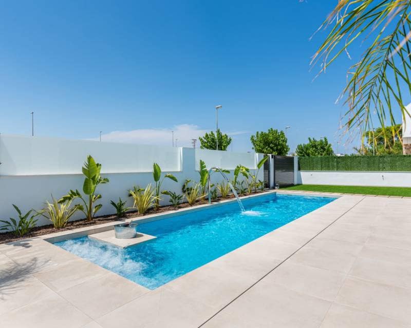 3 Zimmer Villa zu verkaufen in Los Alcazares mit Pool Garage - 749.900 € (Ref: 8609204)