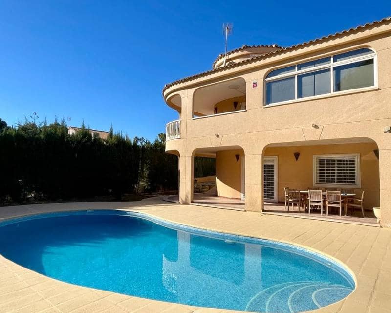 4 bedroom Villa for sale in Torrevieja with pool garage - € 589,000 (Ref: 8611734)