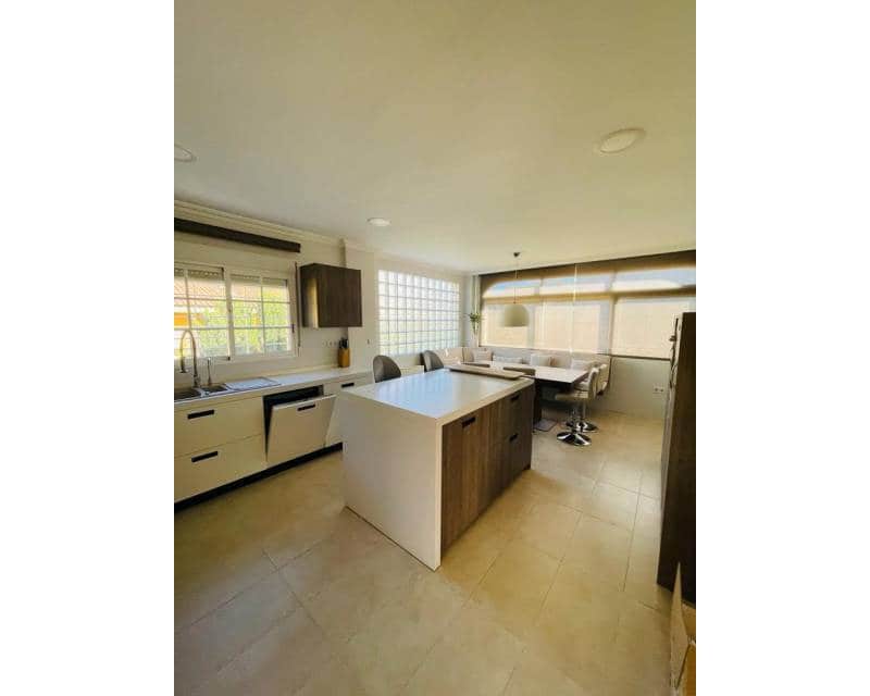 4 bedroom Villa for sale in Torrevieja with pool garage - € 589,000 (Ref: 8611734)