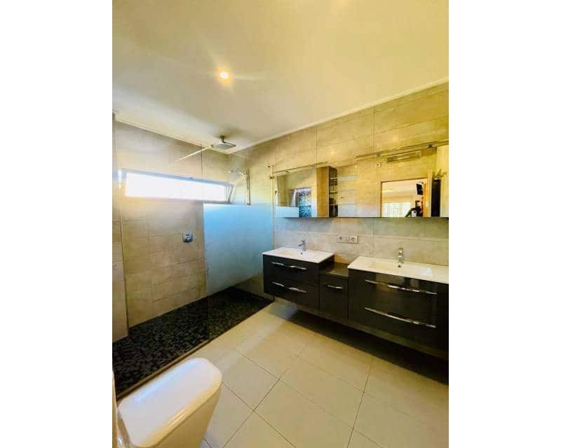 4 bedroom Villa for sale in Torrevieja with pool garage - € 589,000 (Ref: 8611734)