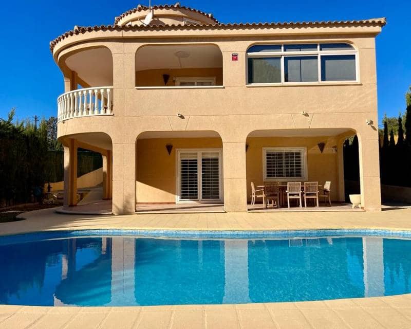 4 bedroom Villa for sale in Torrevieja with pool garage - € 589,000 (Ref: 8611734)