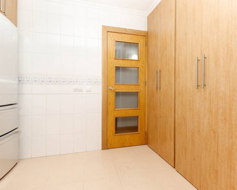 3 makuuhuone Huoneisto myytävänä paikassa Torrevieja mukana 
autotalli - 259 000 € (Ref: 8635324)