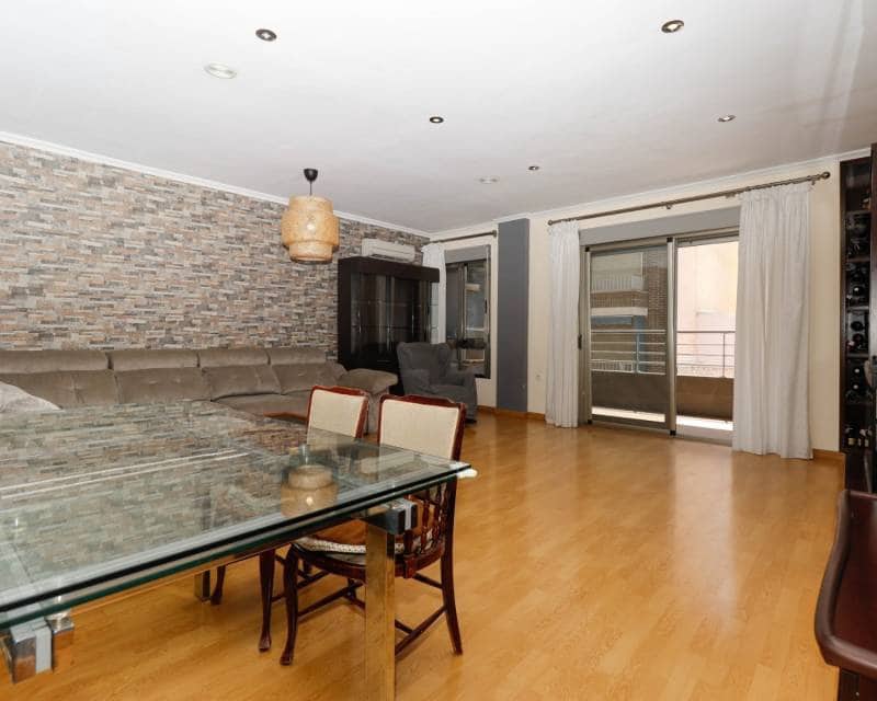 3 makuuhuone Huoneisto myytävänä paikassa Torrevieja mukana 
autotalli - 259 000 € (Ref: 8635324)