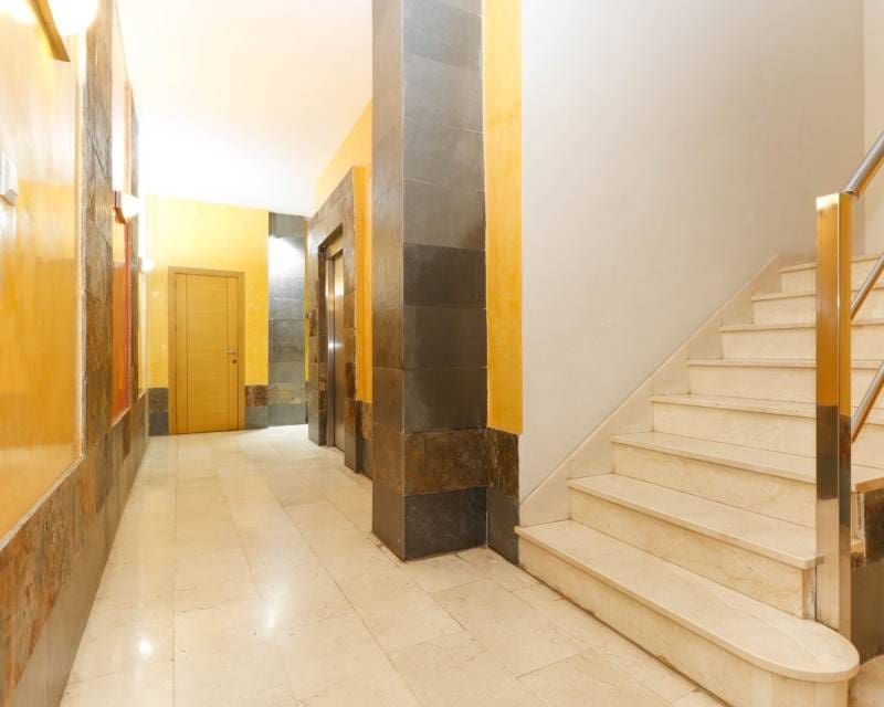 3 makuuhuone Huoneisto myytävänä paikassa Torrevieja mukana 
autotalli - 259 000 € (Ref: 8635324)