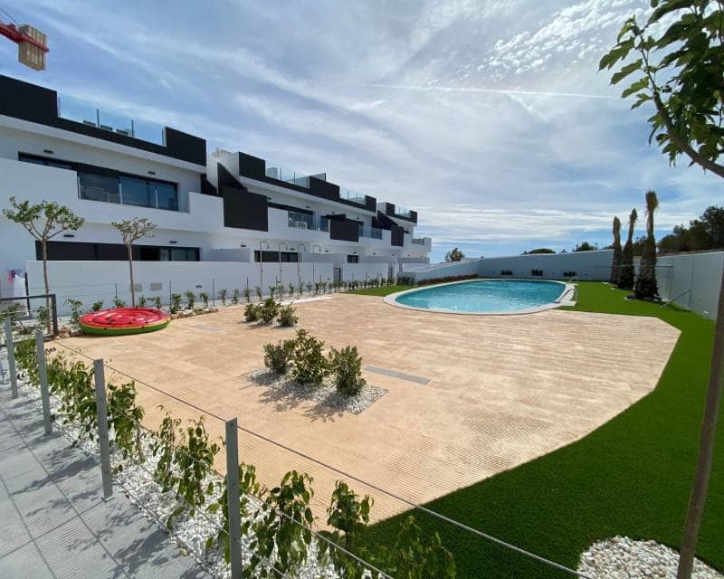 2 soveværelse Byhus til salg i Punta Prima med swimmingpool - € 305.000 (Ref: 8640332)