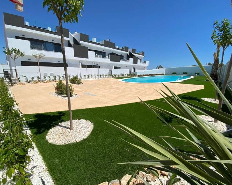 2 soveværelse Byhus til salg i Punta Prima med swimmingpool - € 305.000 (Ref: 8640332)