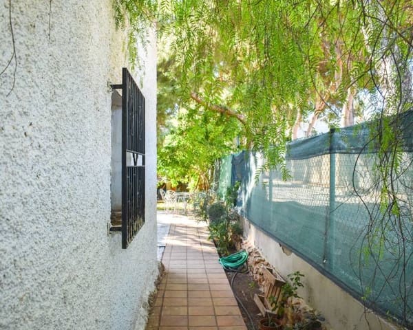 4 bedroom Villa for sale in Punta Prima, Orihuela - € 560,000 (Ref: 8677242)