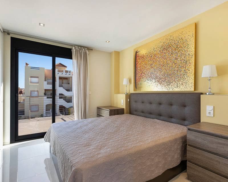 5 slaapkamer Villa te koop in Orihuela Costa met zwembad garage - € 950.000 (Ref: 8680895)