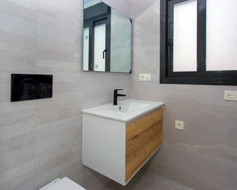 2 bedroom Beach Apartment for sale in Torrevieja with pool - € 300,000 (Ref: 8690729)