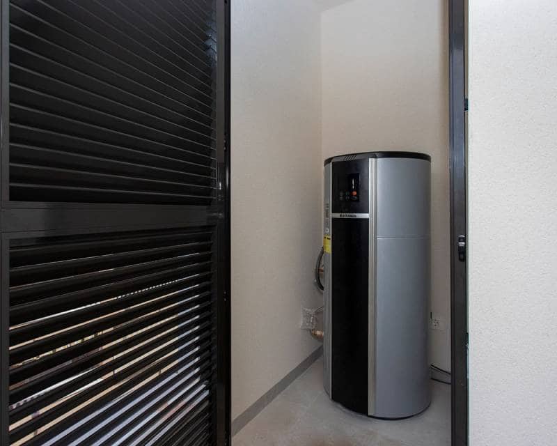 2 bedroom Beach Apartment for sale in Torrevieja with pool - € 300,000 (Ref: 8690729)