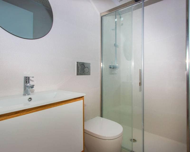 2 bedroom Beach Apartment for sale in Torrevieja with pool - € 300,000 (Ref: 8690729)