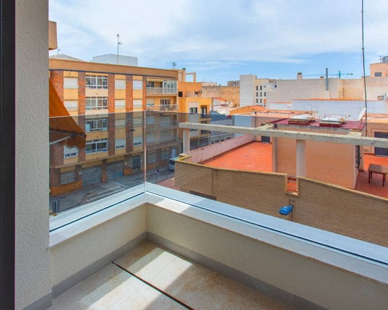 2 bedroom Beach Apartment for sale in Torrevieja with pool - € 300,000 (Ref: 8690729)