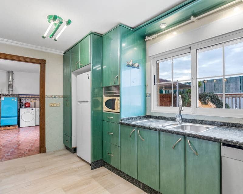 4 bedroom Villa for sale in El Chaparral with pool garage - € 689,000 (Ref: 8814877)