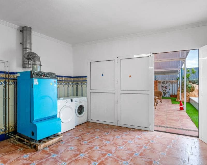 4 bedroom Villa for sale in El Chaparral with pool garage - € 689,000 (Ref: 8814877)