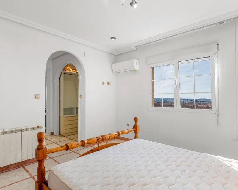 4 bedroom Villa for sale in El Chaparral with pool garage - € 689,000 (Ref: 8814877)