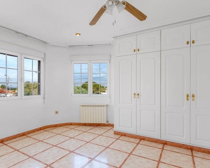 4 bedroom Villa for sale in El Chaparral with pool garage - € 689,000 (Ref: 8814877)